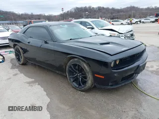 2017 Dodge Challenger SXT z VIN 2C3CDZAG5HH501706, wystawiony jako IAAI lot #41508621 z przebiegiem 93 658 mil mil oraz . Historia ofert i sprzedaży dostępna na DreamBid. Obrazek 1.