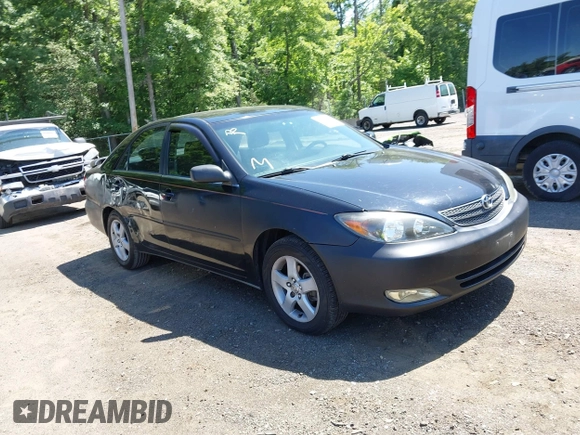 2002 Toyota Camry LE z VIN JTDBE32K020095947, wystawiony jako IAAI lot #42364984 z przebiegiem 198 756 mil mil oraz . Historia ofert i sprzedaży dostępna na DreamBid. Obrazek 1.