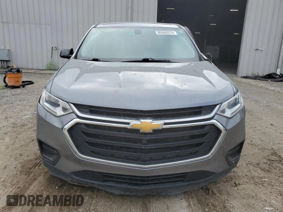 2020 Chevrolet Traverse LS z VIN 1GNERFKW2LJ186730, wystawiony jako Copart lot #43090675 z przebiegiem Nie podano mil oraz Szkoda całkowita • Salvage title. Historia ofert i sprzedaży dostępna na DreamBid. Obrazek 5.