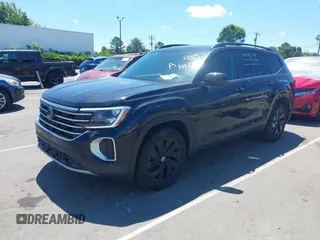 2024 Volkswagen Atlas SE z VIN 1V2JR2CA1RC529185, wystawiony jako IAAI lot #42201837 z przebiegiem 17 919 mil mil oraz . Historia ofert i sprzedaży dostępna na DreamBid. Obrazek 2.