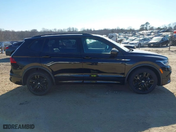 2022 Volkswagen Tiguan SE R-Line Black with VIN 3VVCB7AX1NM084993, listed as a IAAI auction lot 41502738 with 56,559 mi miles. Bid and sale history available at carsss.com. Image 14.