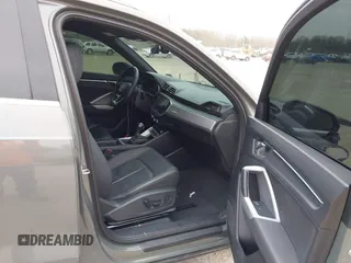 2022 Audi Q3 Premium z VIN WA1AUCF37N1096376, wystawiony jako IAAI lot #41803368 z przebiegiem 39 168 mil mil oraz . Historia ofert i sprzedaży dostępna na DreamBid. Obrazek 5.