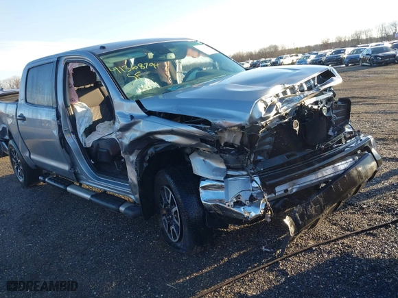 2019 Toyota Tundra 4WD SR5 with VIN 5TFDY5F17KX825602, listed as a IAAI auction lot 41368794 with 39,486 mi miles. Bid and sale history available at carsss.com. Image 1.
