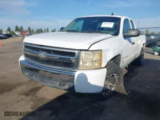 2008 Chevrolet Silverado 1500 LT w/1LT with VIN 2GCEK19J381123017, listed as a IAAI auction lot 41754727 with 172,530 mi miles. Bid and sale history available at carsss.com. Image 2.