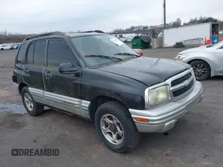 2001 Chevrolet Tracker LT z VIN 2CNBJ634716947399, wystawiony jako IAAI lot #41710624 z przebiegiem 180 339 mil mil oraz . Historia ofert i sprzedaży dostępna na DreamBid. Obrazek 1.