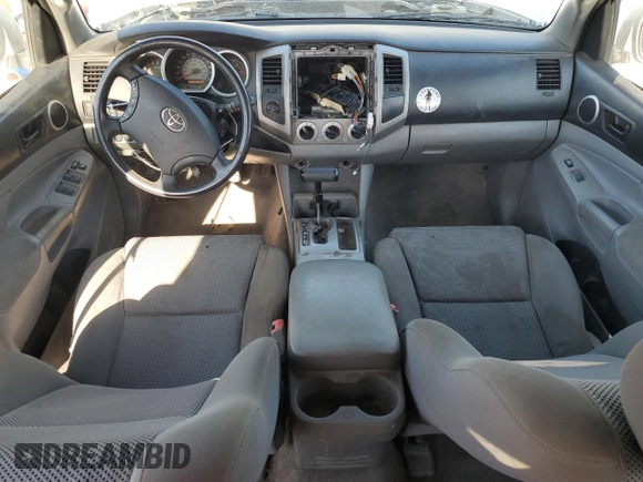 2007 Toyota Tacoma z VIN 5TEMU52N27Z381856, wystawiony jako Copart lot #52943985 z przebiegiem 241 481 mil mil oraz Szkoda całkowita • Salvage title. Historia ofert i sprzedaży dostępna na DreamBid. Obrazek 8.