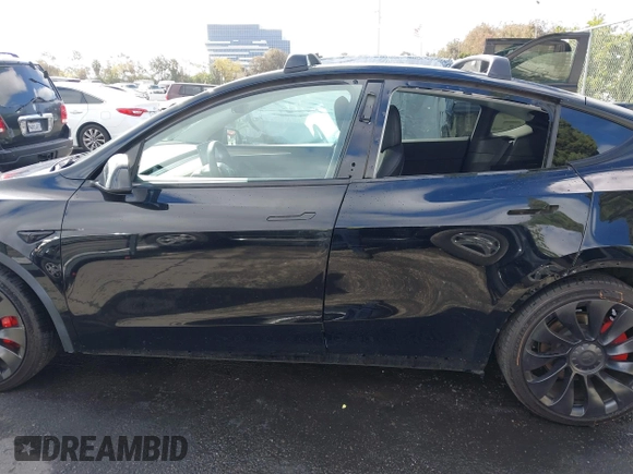 2022 Tesla Model Y Performance z VIN 7SAYGDEF9NF532880, wystawiony jako IAAI lot #41583671 z przebiegiem 38 057 mil mil oraz . Historia ofert i sprzedaży dostępna na DreamBid. Obrazek 15.