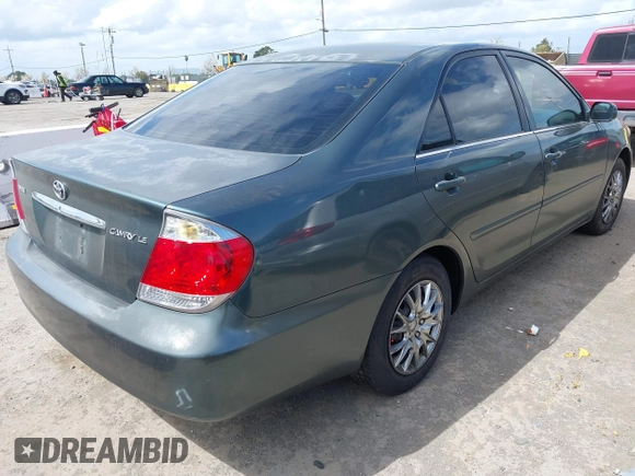 2005 Toyota Camry LE z VIN 4T1BE30K25U398675, wystawiony jako IAAI lot #41923096 z przebiegiem 174 453 mil mil oraz . Historia ofert i sprzedaży dostępna na DreamBid. Obrazek 4.