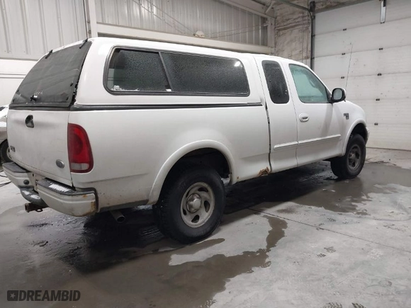 2000 Ford F-150 XL with VIN 1FTRX18L7YNA68432, listed as a IAAI auction lot 41220923 with 203,167 mi miles. Bid and sale history available at carsss.com. Image 4.