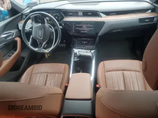2019 Audi e-tron Premium Plus с VIN WA1LAAGE7KB013766, выставлен на аукционе Copart как лот 57432775 с пробегом 18 657 миль миль и Списание • Salvage title. История ставок и продаж доступна на DreamBid. Изображение 8.