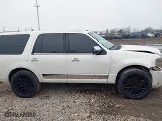 2007 Lincoln Navigator with VIN 5LMFU28567LJ13270, listed as a IAAI auction lot 41537706 with 206,707 mi miles. Bid and sale history available at carsss.com. Image 14.