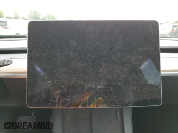 2023 Tesla Model 3 z VIN 5YJ3E1EA1PF438043, wystawiony jako Copart lot #61090305 z przebiegiem Nie podano mil oraz Nie do naprawy • Non repairable. Historia ofert i sprzedaży dostępna na DreamBid. Obrazek 9.