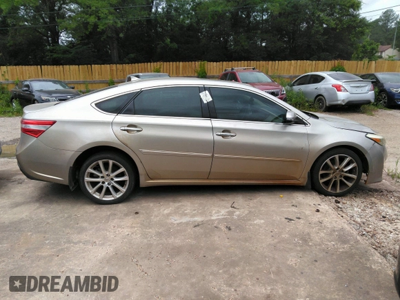 2013 Toyota Avalon XLE z VIN 4T1BK1EB6DU065481, wystawiony jako IAAI lot #42299194 z przebiegiem 220 763 mil mil oraz . Historia ofert i sprzedaży dostępna na DreamBid. Obrazek 13.