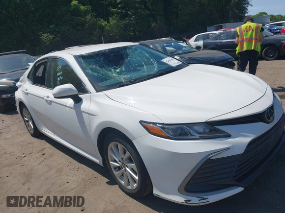 2023 Toyota Camry LE z VIN 4T1C11AK0PU145781, wystawiony jako IAAI lot #42404456 z przebiegiem 53 657 mil mil oraz . Historia ofert i sprzedaży dostępna na DreamBid. Obrazek 1.