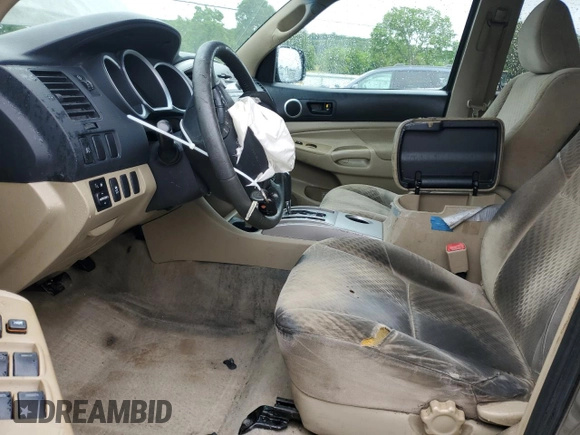 2011 Toyota Tacoma PreRunner z VIN 3TMJU4GN5BM110639, wystawiony jako Copart lot #54713325 z przebiegiem 270 856 mil mil oraz Czysty tytuł • Clean title. Historia ofert i sprzedaży dostępna na DreamBid. Obrazek 7.