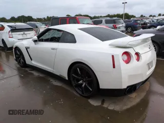 2011 Nissan GT-R Premium z VIN JN1AR5EF6BM240043, wystawiony jako Copart lot #74925154 z przebiegiem Nie podano mil oraz Szkody całkowita. Historia ofert i sprzedaży dostępna na DreamBid. Obrazek 2.