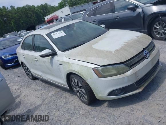 2013 Volkswagen Jetta Hybrid SE with VIN 3VW637AJ1DM249392, listed as a IAAI auction lot 42577266 with 109,026 mi miles and . Bid and sale history available at DreamBid. Image 1.