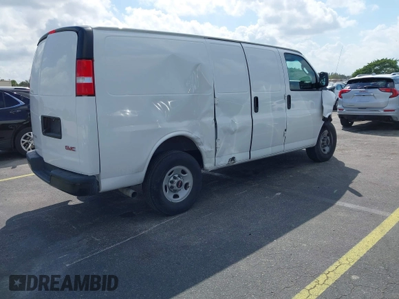 2022 GMC Savana Cargo Van with VIN 1GTW7AFP1N1139006, listed as a IAAI auction lot 41707713 with 5,710 mi miles. Bid and sale history available at carsss.com. Image 4.