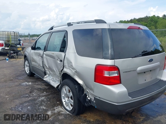 2006 Ford Freestyle SE z VIN 1FMZK01126GA47132, wystawiony jako IAAI lot #42179466 z przebiegiem 139 150 mil mil oraz . Historia ofert i sprzedaży dostępna na DreamBid. Obrazek 3.