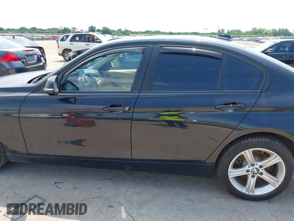 2015 BMW 3 Series 328i xDrive z VIN WBA3B3C5XFJ984998, wystawiony jako IAAI lot #42498649 z przebiegiem 186 642 mil mil oraz . Historia ofert i sprzedaży dostępna na DreamBid. Obrazek 14.