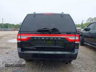 2017 Lincoln Navigator Select z VIN 5LMJJ2HT6HEL01424, wystawiony jako IAAI lot #41908737 z przebiegiem 87 287 mil mil oraz . Historia ofert i sprzedaży dostępna na DreamBid. Obrazek 17.