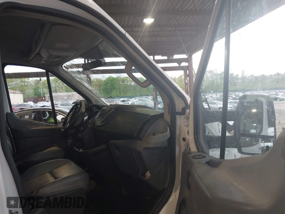 2015 Ford Transit Cargo z VIN 1FTNR2CM1FKA40154, wystawiony jako IAAI lot #42210986 z przebiegiem 164 324 mil mil oraz . Historia ofert i sprzedaży dostępna na DreamBid. Obrazek 5.