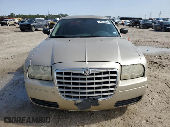 2006 Chrysler 300 with VIN 2C3KA43R96H366295, listed as a Copart auction lot 45477535 with 195,498 mi miles and Salvage Title. Bid and sale history available at carsss.com. Image 5.