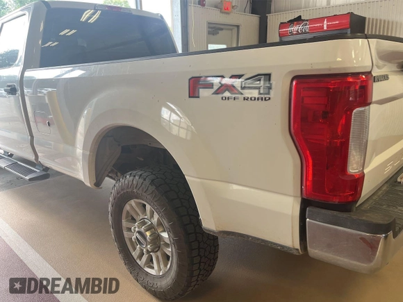 2019 Ford F-250 XL z VIN 1FT7W2BTXKED46997, wystawiony jako IAAI lot #42737714 z przebiegiem 124 075 mil mil oraz . Historia ofert i sprzedaży dostępna na DreamBid. Obrazek 25.