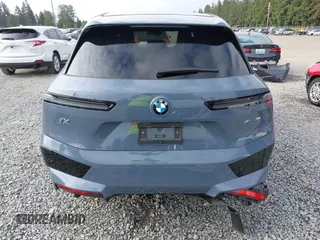 2024 BMW iX xDrive50 z VIN WB523CF08RCN65886, wystawiony jako IAAI lot #42334105 z przebiegiem 37 981 mil mil oraz . Historia ofert i sprzedaży dostępna na DreamBid. Obrazek 17.