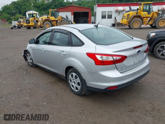 2013 Ford Focus SE z VIN 1FADP3F25DL113699, wystawiony jako IAAI lot #42308712 z przebiegiem 137 312 mil mil oraz . Historia ofert i sprzedaży dostępna na DreamBid. Obrazek 3.