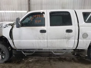 2006 Chevrolet Silverado 1500 LT1 with VIN 2GCEK13T961221041, listed as a IAAI auction lot 41497944 with 156,026 mi miles. Bid and sale history available at carsss.com. Image 15.