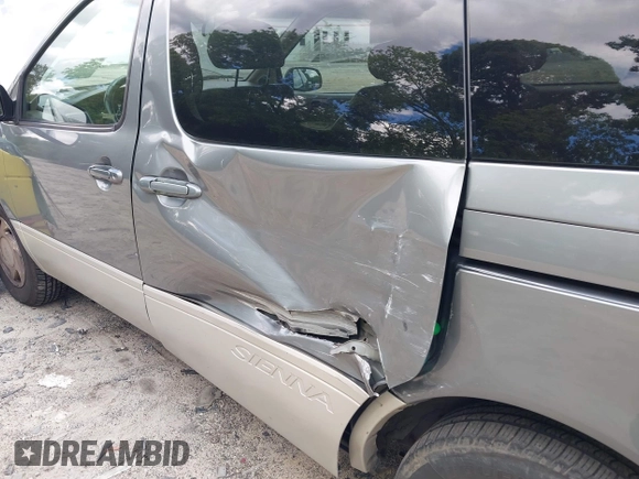 1998 Toyota Sienna LE with VIN 4T3ZF13C9WU029468, listed as a IAAI auction lot 42199057 with Not provided miles and . Bid and sale history available at DreamBid. Image 6.