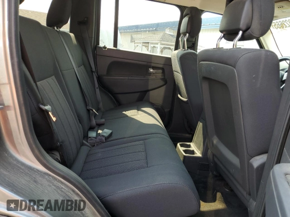 2012 Jeep Liberty Sport z VIN 1C4PJMAK1CW120233, wystawiony jako Copart lot #59922665 z przebiegiem 85 217 mil mil oraz Czysty tytuł • Clean title. Historia ofert i sprzedaży dostępna na DreamBid. Obrazek 10.