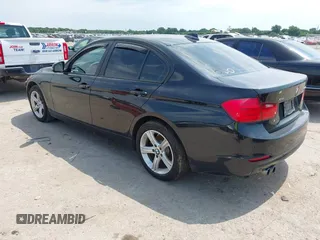 2015 BMW 3 Series 328i xDrive z VIN WBA3B3C5XFJ984998, wystawiony jako IAAI lot #42498649 z przebiegiem 186 642 mil mil oraz . Historia ofert i sprzedaży dostępna na DreamBid. Obrazek 3.