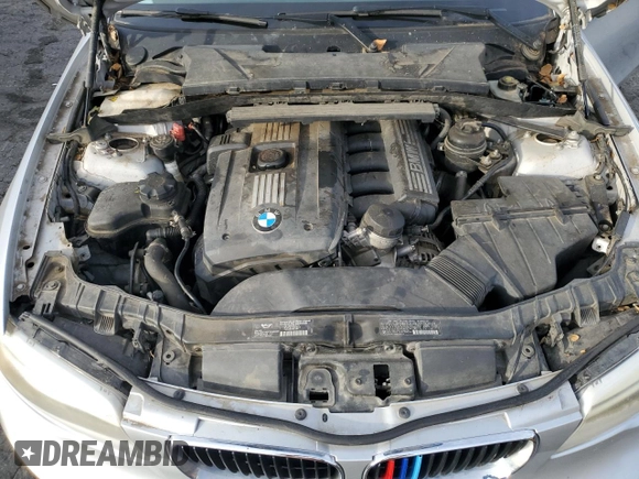 2013 BMW 1 Series 128i z VIN WBAUP9C56DVS95894, wystawiony jako Copart lot #85974744 z przebiegiem 119 033 mil mil oraz Czysty tytuł • Clean title. Historia ofert i sprzedaży dostępna na DreamBid. Obrazek 11.