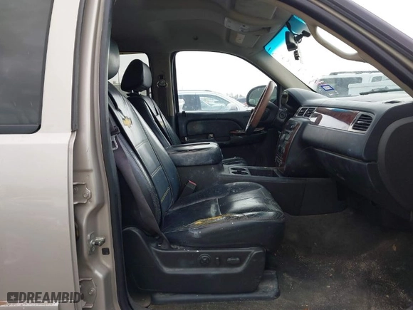 2007 Chevrolet Avalanche LT w/1LT with VIN 3GNEC12007G155273, listed as a IAAI auction lot 41573051 with 139,714 mi miles. Bid and sale history available at carsss.com. Image 5.