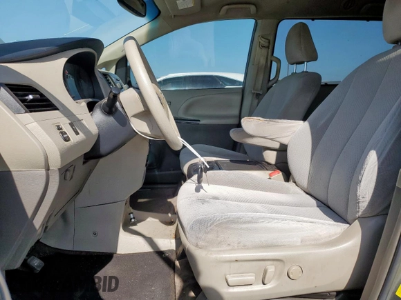 2013 Toyota Sienna LE AAS with VIN 5TDKK3DCXDS322897, listed as a Copart auction lot 65360025 with 287,988 mi miles and Clean title. Bid and sale history available at DreamBid. Image 7.
