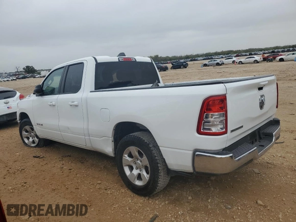 2022 Ram 1500 Big Horn z VIN 1C6RREBG7NN273085, wystawiony jako Copart lot #45925725 z przebiegiem 55 135 mil mil oraz Czysty tytuł • Clean title. Historia ofert i sprzedaży dostępna na DreamBid. Obrazek 2.