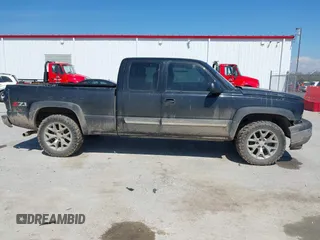 2005 Chevrolet Silverado 1500 Z71 with VIN 2GCEK19B251347481, listed as a IAAI auction lot 41886913 with 236,414 mi miles. Bid and sale history available at carsss.com. Image 14.