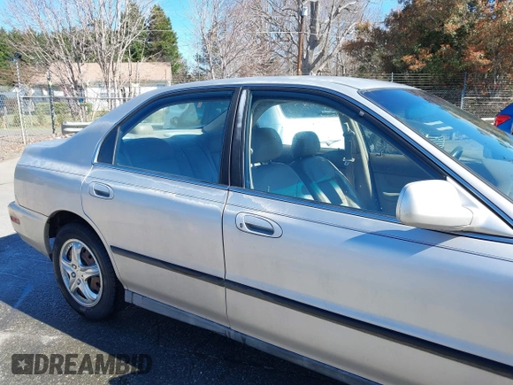 1997 Honda Accord LX z VIN 1HGCD5639VA006625, wystawiony jako IAAI lot #41847843 z przebiegiem 210 800 mil mil oraz . Historia ofert i sprzedaży dostępna na DreamBid. Obrazek 13.