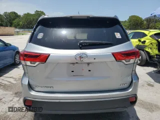 2017 Toyota Highlander XLE with VIN 5TDKZRFH9HS517726, listed as a Copart auction lot 62833065 with 22,762 mi miles and Salvage title. Bid and sale history available at DreamBid. Image 6.