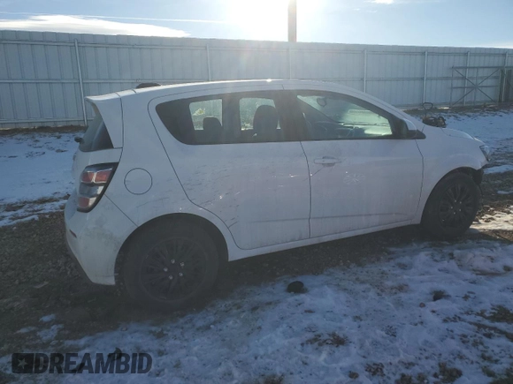 2020 Chevrolet Sonic LT z VIN 1G1JG6SB7L4130073, wystawiony jako Copart lot #85119684 z przebiegiem 55 738 mil mil oraz Szkoda całkowita • Salvage title. Historia ofert i sprzedaży dostępna na DreamBid. Obrazek 3.