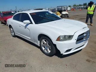 2011 Dodge Charger SE z VIN 2B3CL3CG9BH532362, wystawiony jako IAAI lot #42310032 z przebiegiem 180 532 mil mil oraz . Historia ofert i sprzedaży dostępna na DreamBid. Obrazek 1.