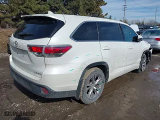 2015 Toyota Highlander LE with VIN 5TDBKRFHXFS172501, listed as a IAAI auction lot 41591131 with 108,000 mi miles. Bid and sale history available at carsss.com. Image 4.