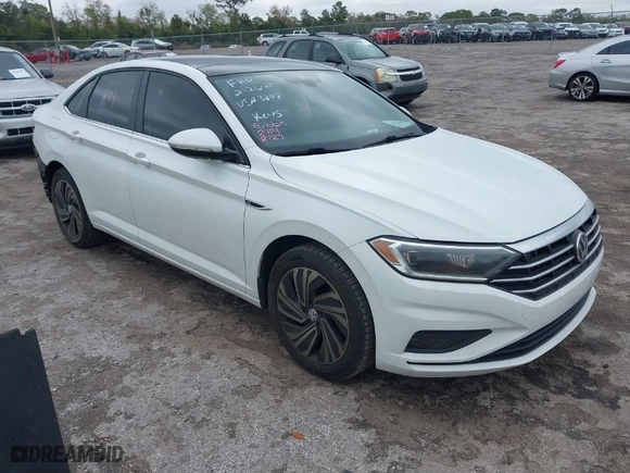 2019 Volkswagen Jetta SEL Premium with VIN 3VWG57BU3KM103807, listed as a IAAI auction lot 41733098 with 68,608 mi miles. Bid and sale history available at carsss.com. Image 1.