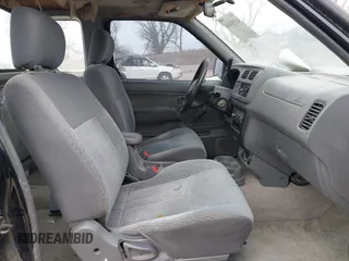 1998 Nissan Frontier XE z VIN 1N6DD26S2WC325599, wystawiony jako IAAI lot #41551614 z przebiegiem 99 047 mil mil oraz . Historia ofert i sprzedaży dostępna na DreamBid. Obrazek 5.