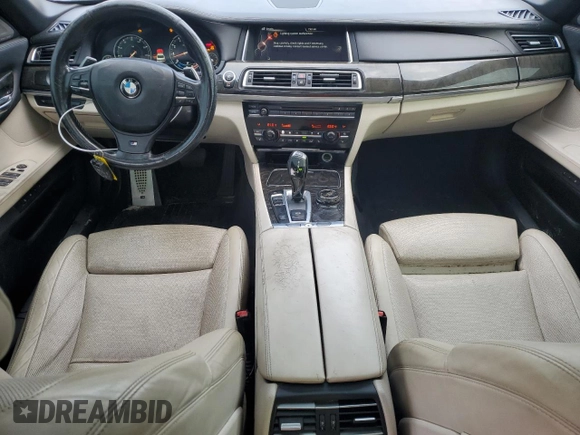 2015 BMW 7 Series 750i z VIN WBAYA8C51FG197764, wystawiony jako Copart lot #67095554 z przebiegiem 167 458 mil mil oraz Szkoda całkowita • Salvage title. Historia ofert i sprzedaży dostępna na DreamBid. Obrazek 8.