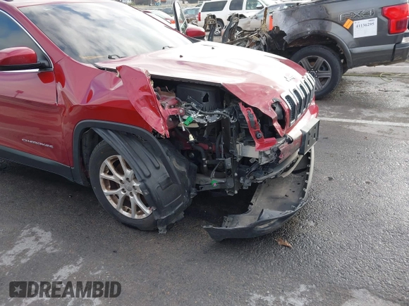 2016 Jeep Cherokee Latitude with VIN 1C4PJLCS1GW239526, listed as a IAAI auction lot 41117287 with 121,928 mi miles. Bid and sale history available at carsss.com. Image 6.