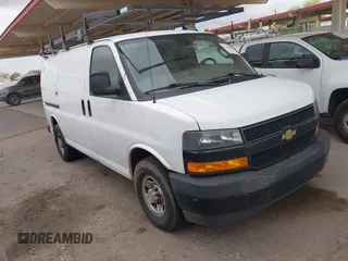 2020 Chevrolet Express Cargo z VIN 1GCWGAFGXL1275695, wystawiony jako IAAI lot #42168009 z przebiegiem 140 990 mil mil oraz . Historia ofert i sprzedaży dostępna na DreamBid. Obrazek 1.