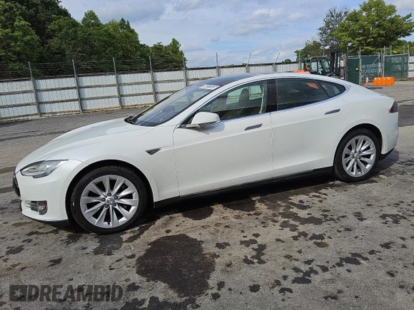 2013 Tesla Model S с VIN 5YJSA1CN1DFP27626, выставлен на аукционе Copart как лот 56697935 с пробегом 137 962 миль миль и Чистый • Clean title. История ставок и продаж доступна на DreamBid. Изображение 1.
